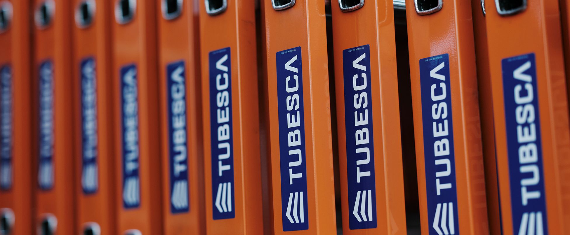 Multiple orange ladder segments with 'TUBESCA' logo displayed in a row.